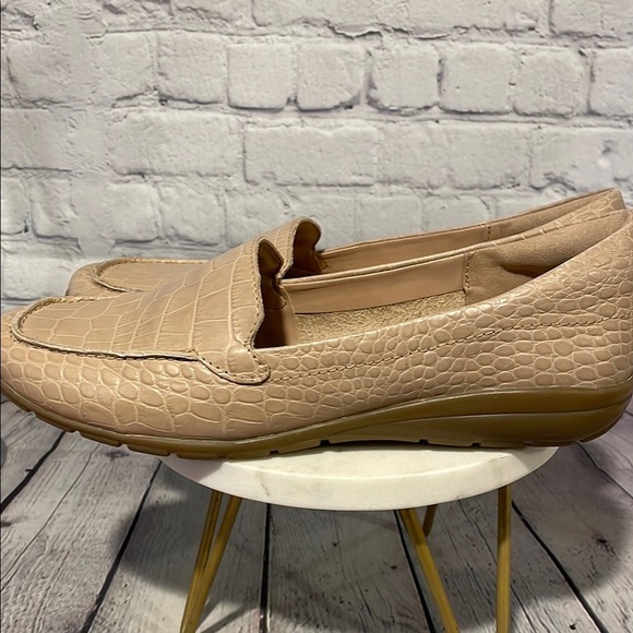 Easy Spirit “Seabides” Croc-Embossed Beige Loafers Sz 9.5 - Picture 3 of 11